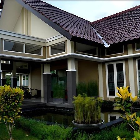 Wonua Monapa Hotel Resort Kendari Extérieur photo