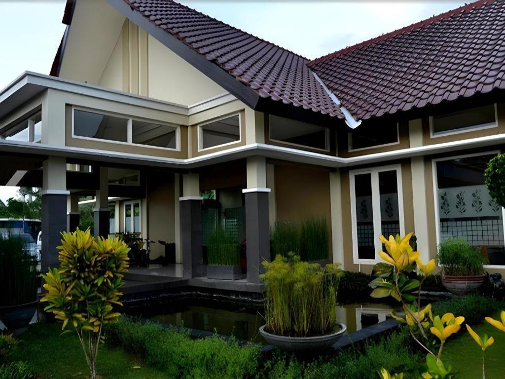 Wonua Monapa Hotel Resort Kendari Extérieur photo