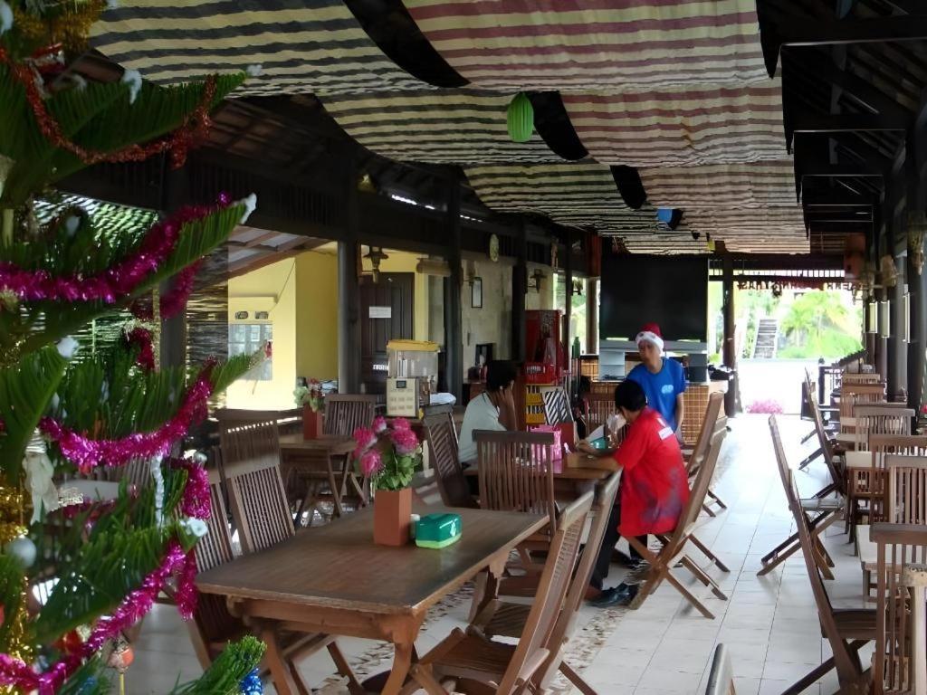 Wonua Monapa Hotel Resort Kendari Extérieur photo