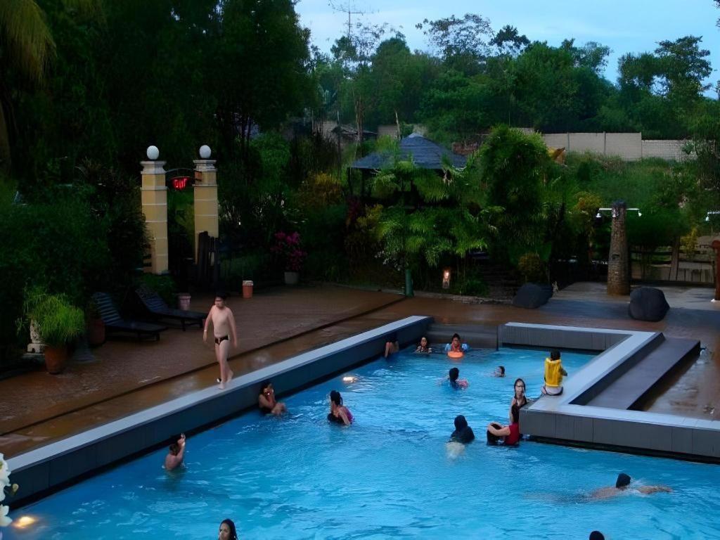 Wonua Monapa Hotel Resort Kendari Extérieur photo