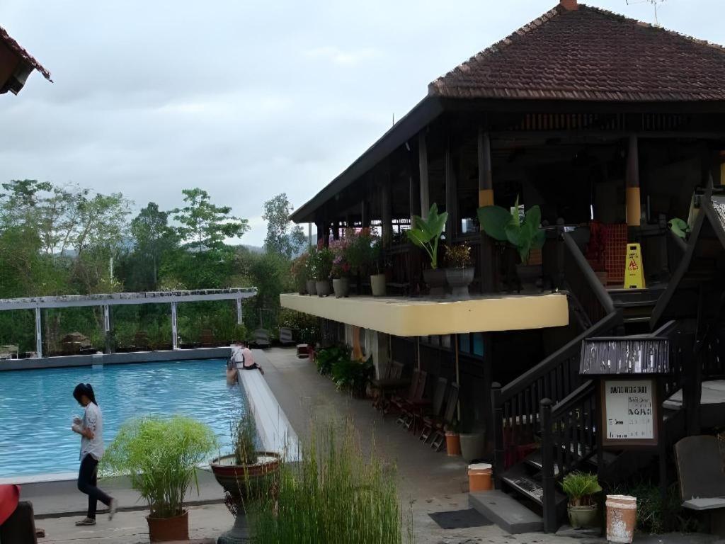 Wonua Monapa Hotel Resort Kendari Extérieur photo