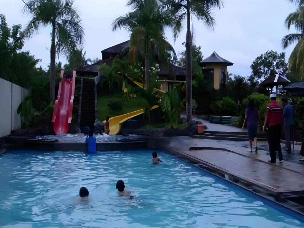 Wonua Monapa Hotel Resort Kendari Extérieur photo