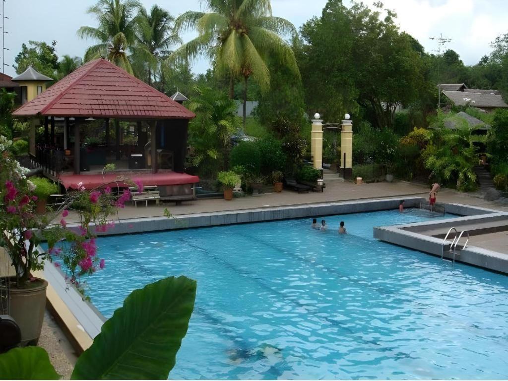 Wonua Monapa Hotel Resort Kendari Extérieur photo