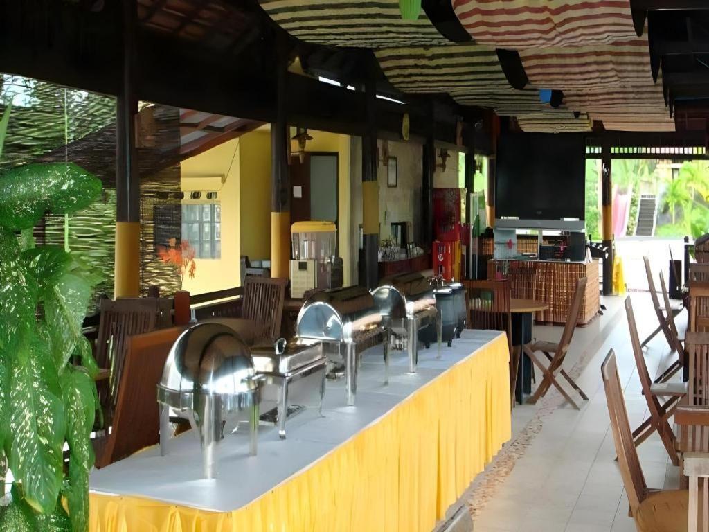 Wonua Monapa Hotel Resort Kendari Extérieur photo