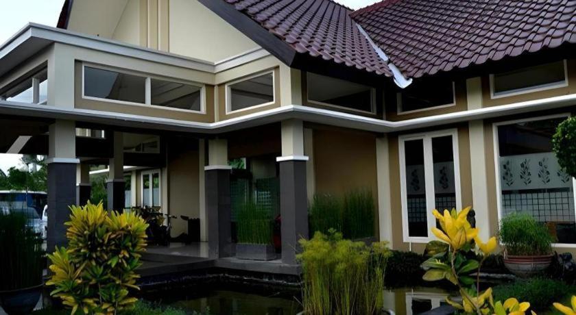 Wonua Monapa Hotel Resort Kendari Extérieur photo