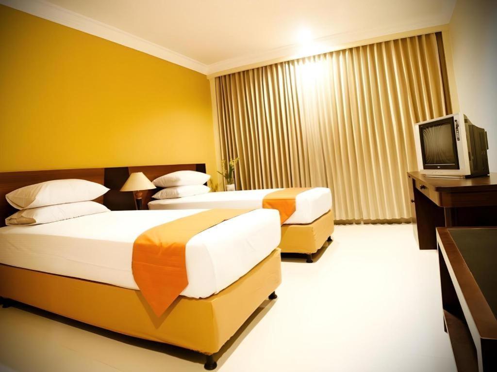 Wonua Monapa Hotel Resort Kendari Extérieur photo