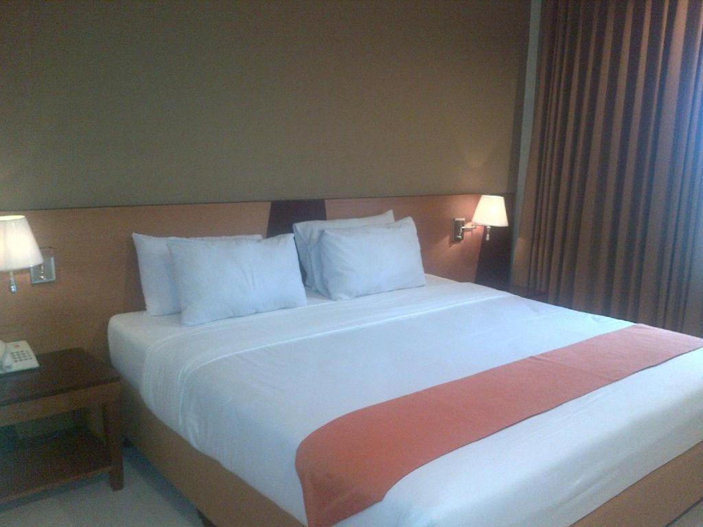 Wonua Monapa Hotel Resort Kendari Extérieur photo