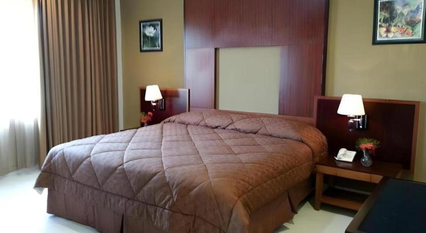 Wonua Monapa Hotel Resort Kendari Extérieur photo