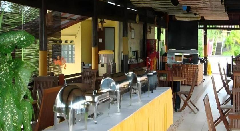 Wonua Monapa Hotel Resort Kendari Extérieur photo