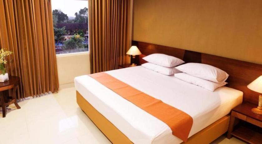 Wonua Monapa Hotel Resort Kendari Extérieur photo