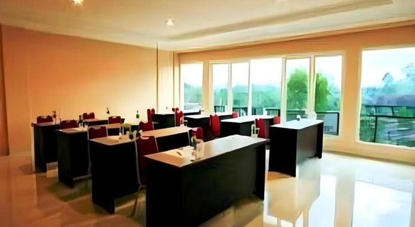 Wonua Monapa Hotel Resort Kendari Extérieur photo
