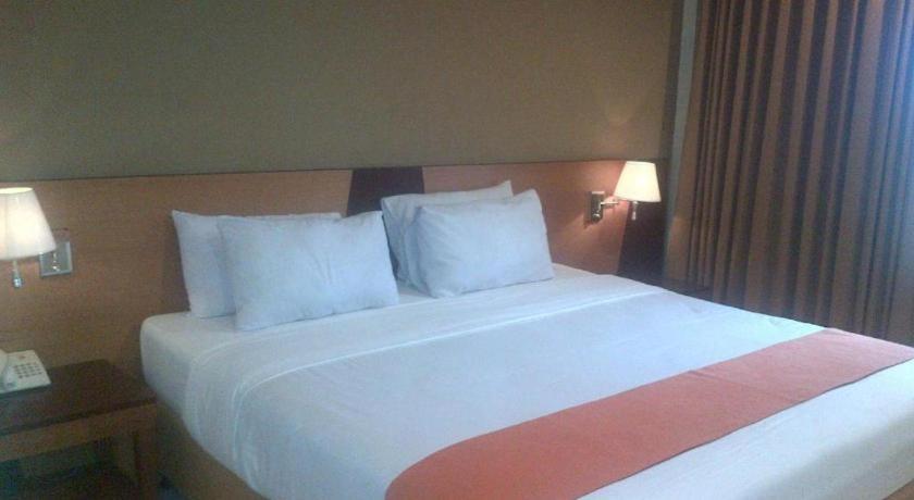 Wonua Monapa Hotel Resort Kendari Extérieur photo