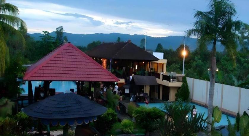 Wonua Monapa Hotel Resort Kendari Extérieur photo